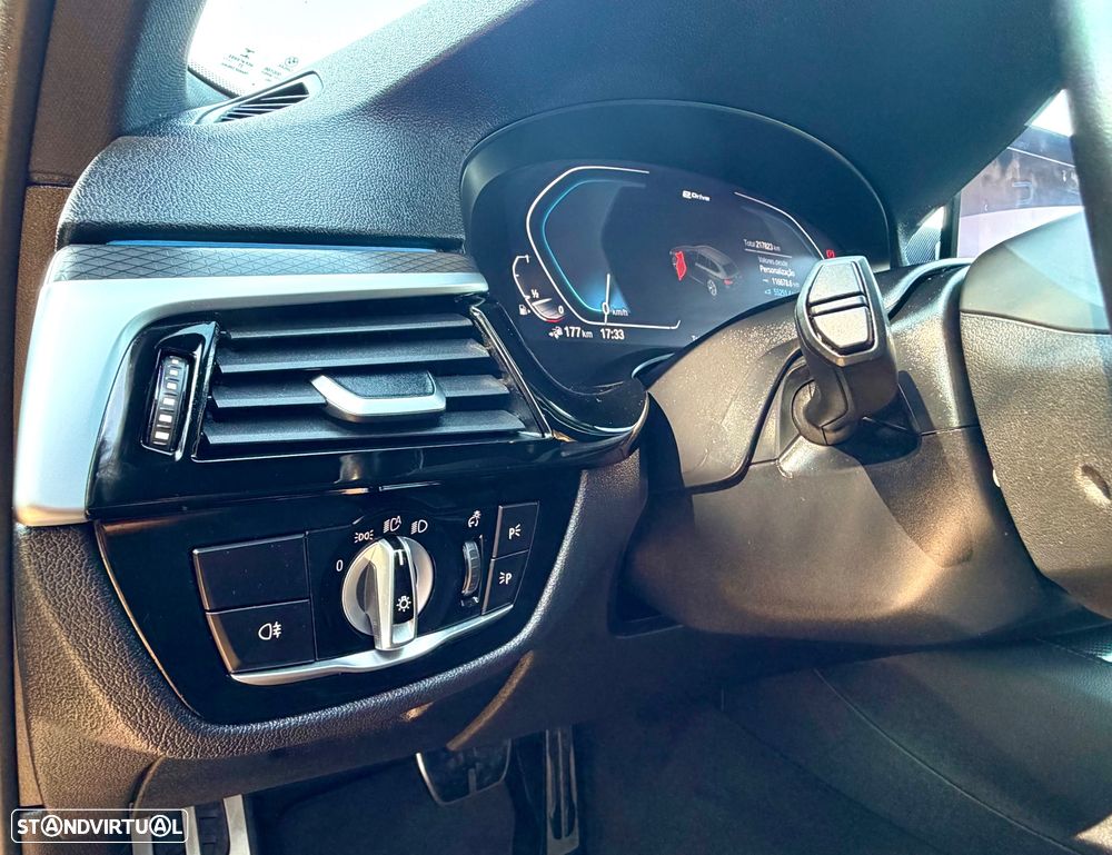 BMW 530 e Pack Desportivo M - 17