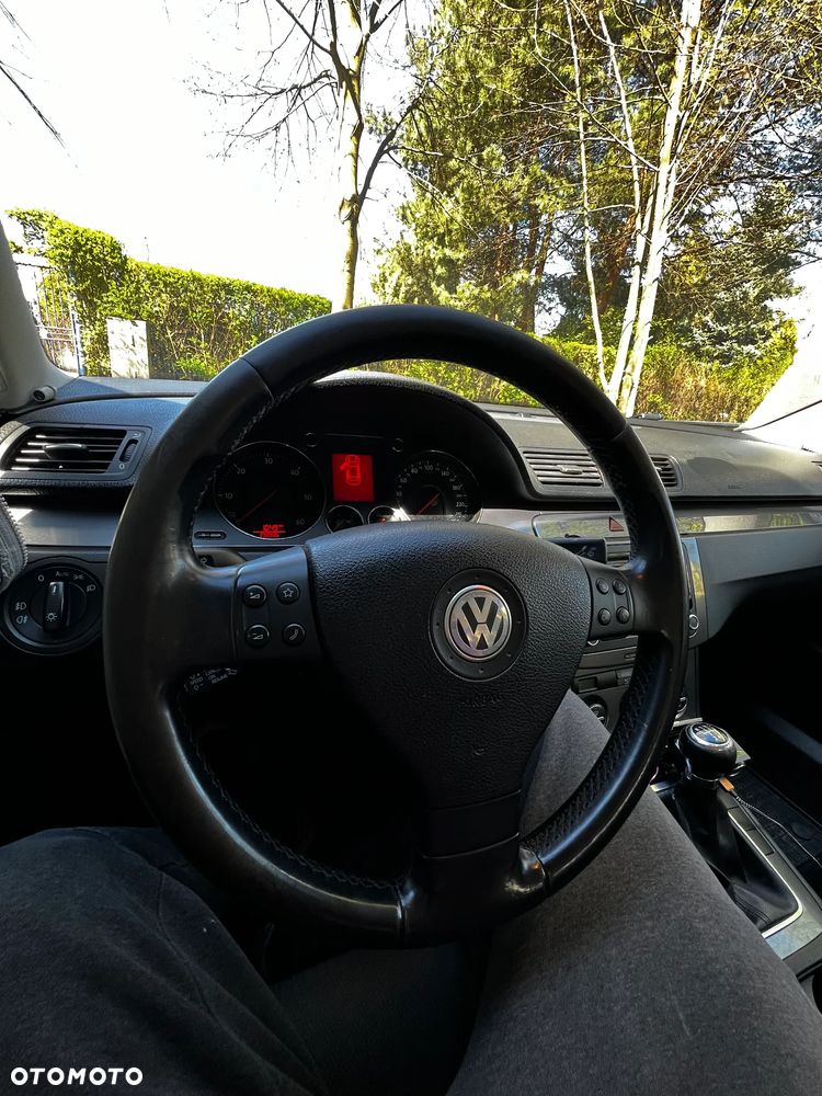 Volkswagen Passat 1.9 TDI DPF BlueMotion - 22