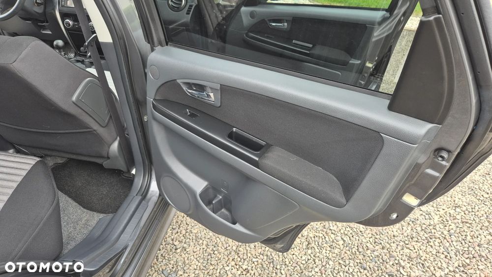 Suzuki SX4 1.6 VVT Streetline 4x2 Club - 16