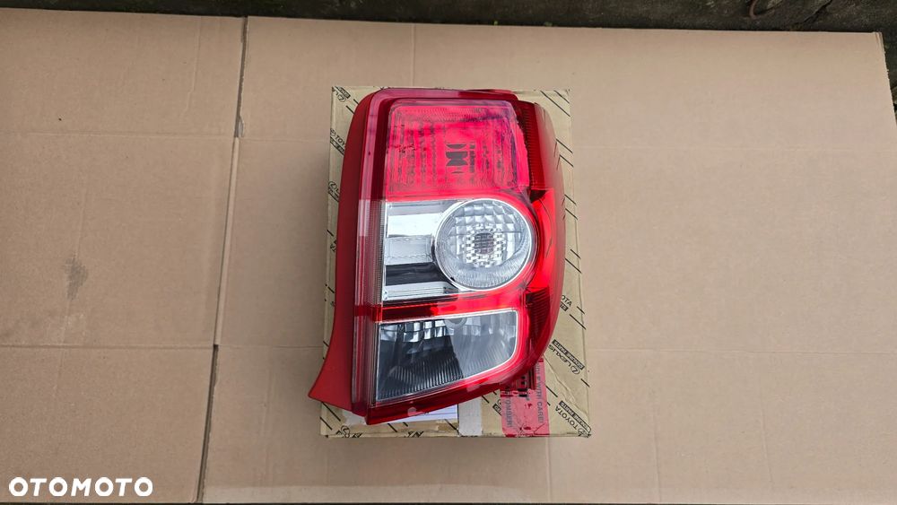 Toyota Urban Cruiser 09-12 Lampa Tylna Tył Prawa Oryginał - 2