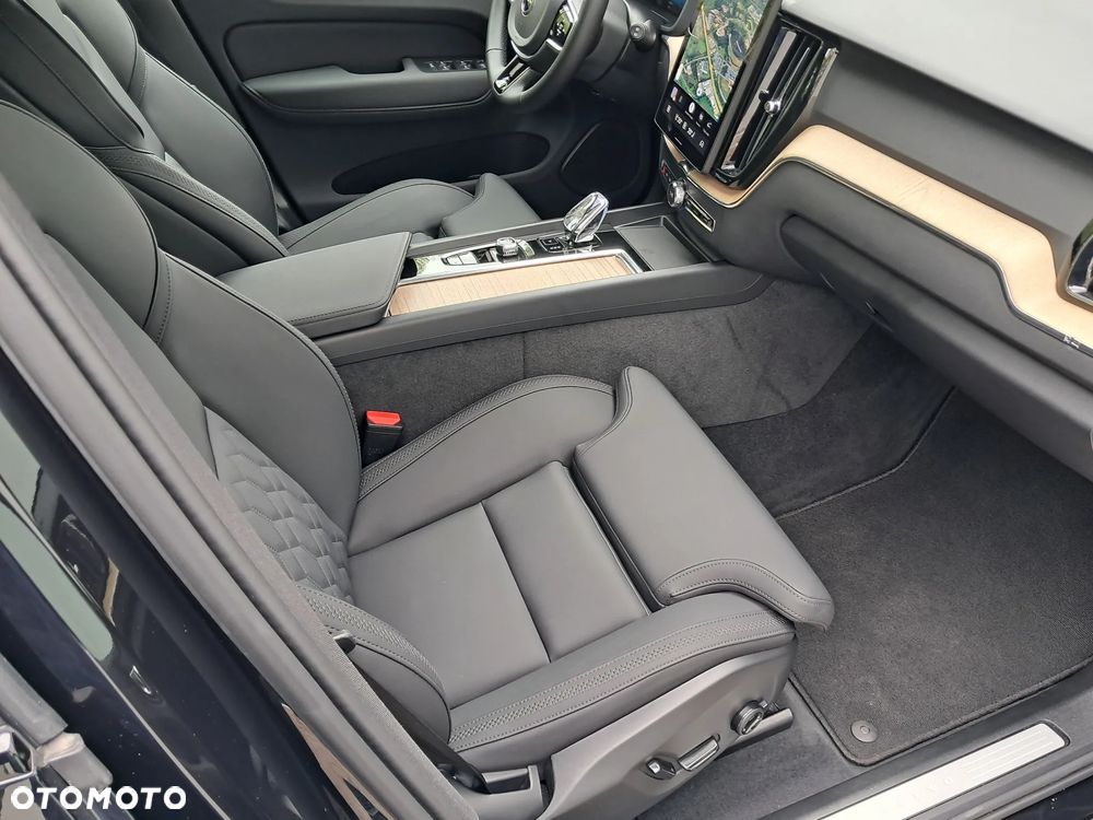 Volvo XC 60 B5 B AWD Plus Dark - 23