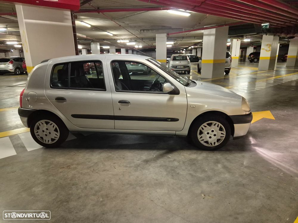 Renault Clio 1.2 RXE - 8