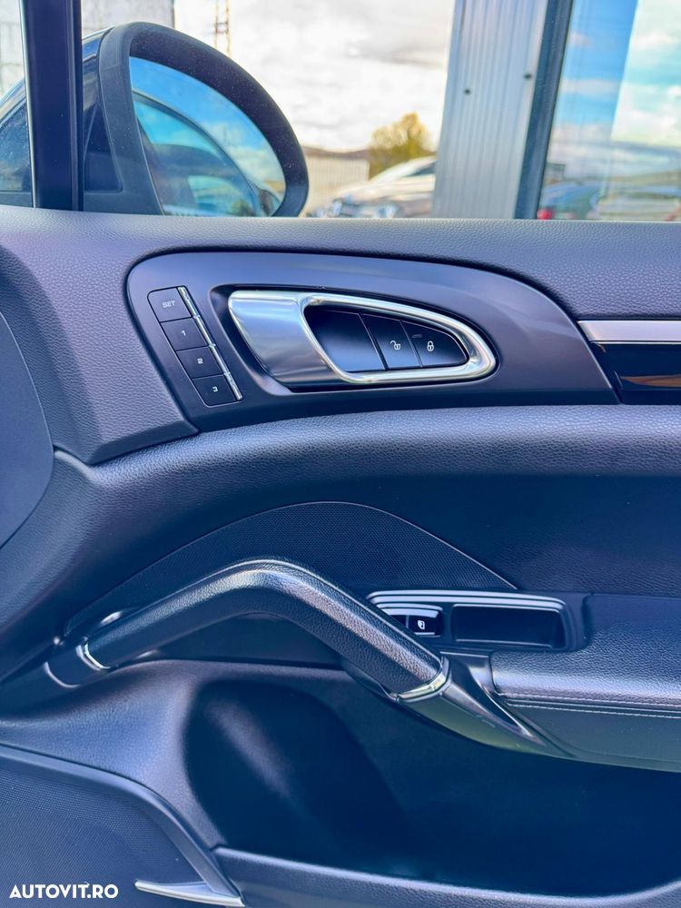 Porsche Cayenne Diesel Tiptronic S - 26