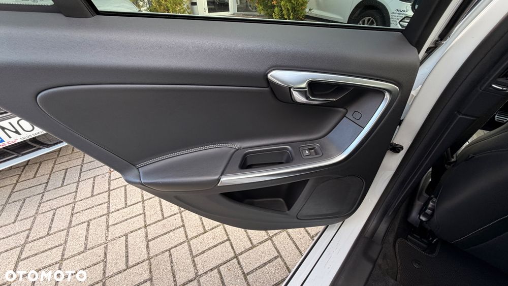 Volvo V60 D4 Drive-E R-Design Summum - 23