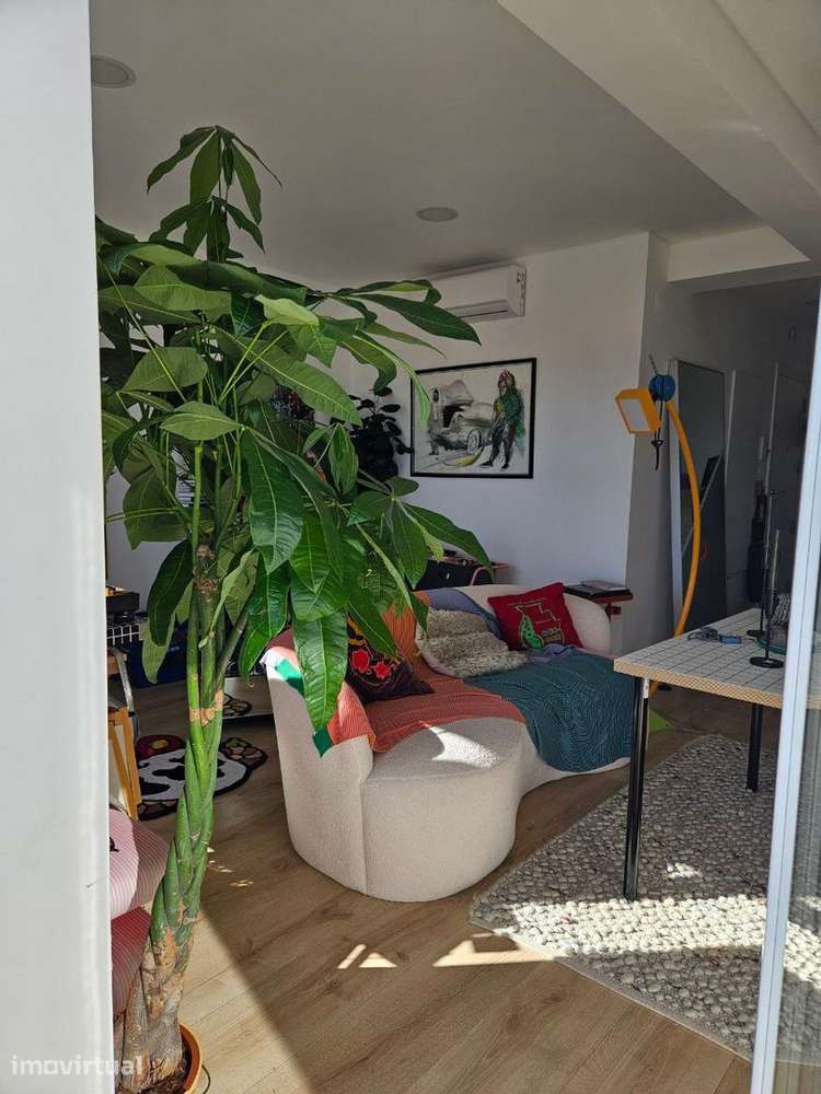 Stunning Creative Duplex with Rooftop Views in Lisbon - Grande imagem: 3/11