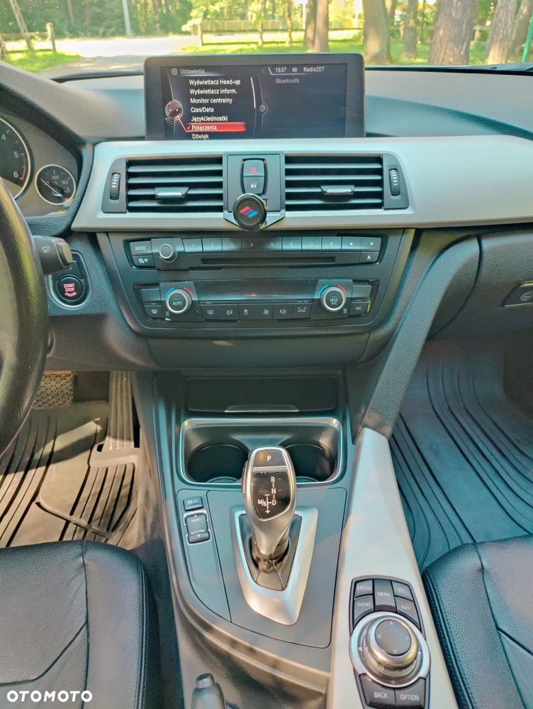 BMW Seria 3 330d xDrive Modern Line - 13