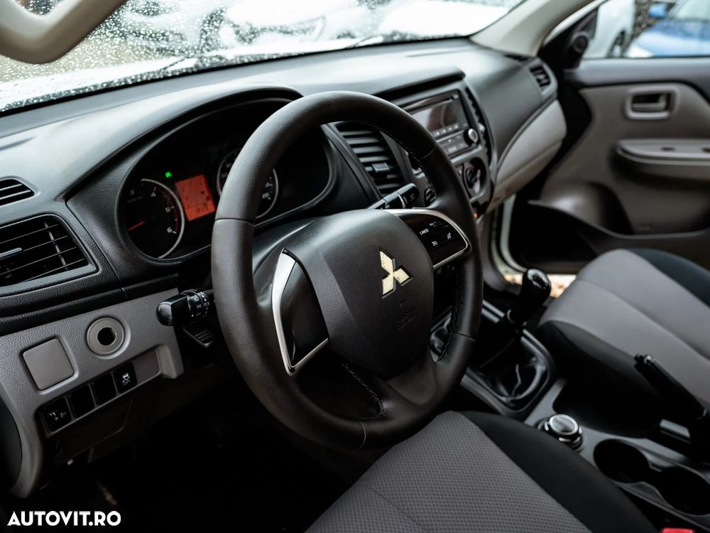 Mitsubishi L200 Double Cab M/T Intense - 19