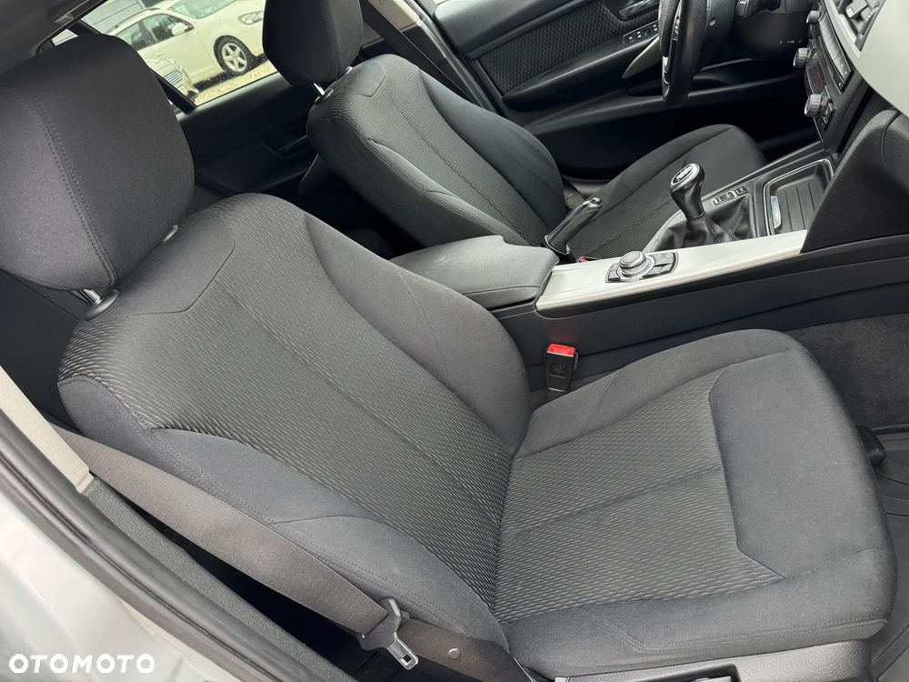BMW Seria 3 - 35