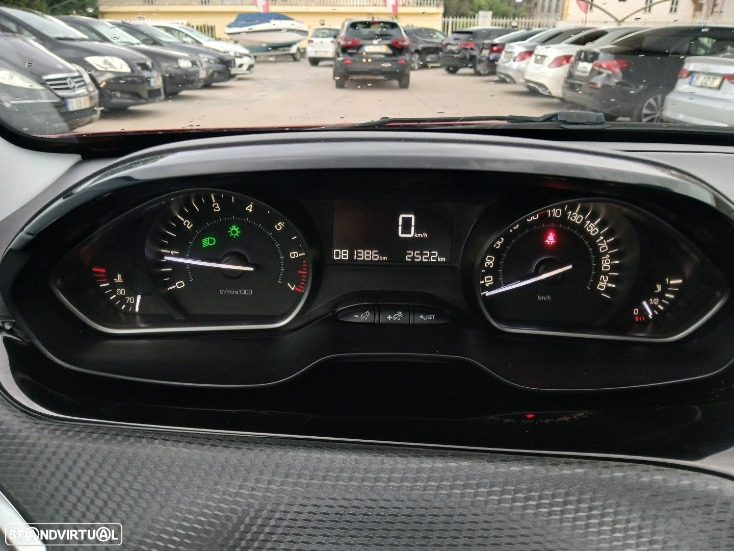 Peugeot 2008 1.2 PureTech Signature - 29
