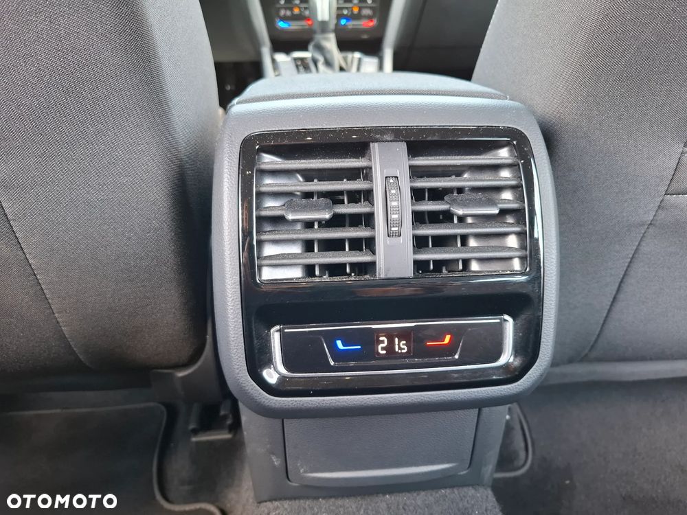 Volkswagen Passat Variant 2.0 TDI EVO Business DSG - 34