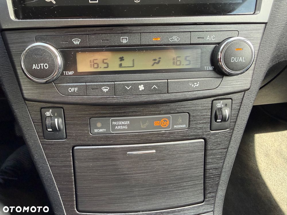 Toyota Avensis 2.0 Executive - 27