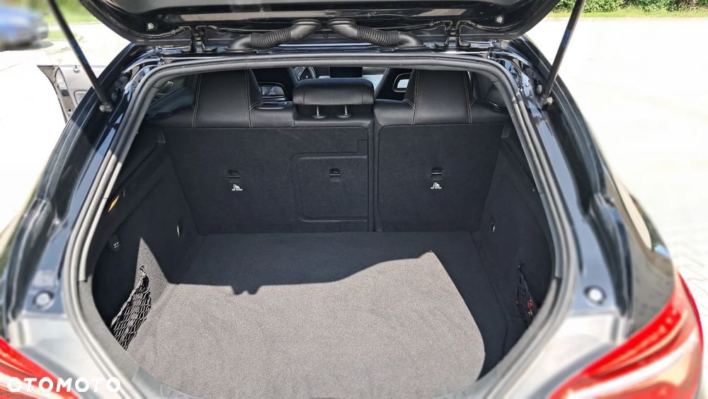 Mercedes-Benz CLA 180 UrbanStyle Edition - 19