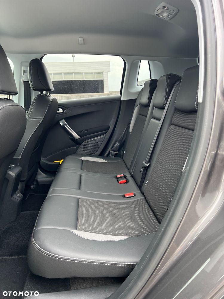 Peugeot 2008 BlueHDi 100 STOP & START Signature - 16