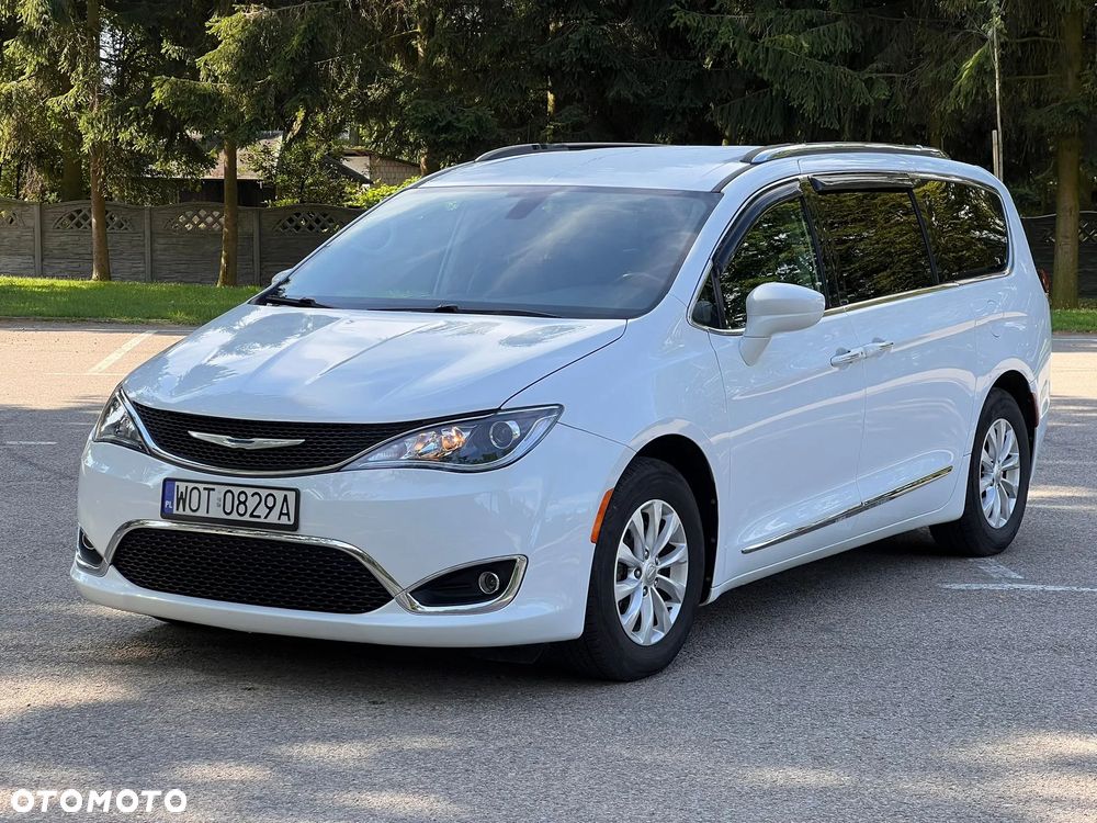 Chrysler Pacifica - 1