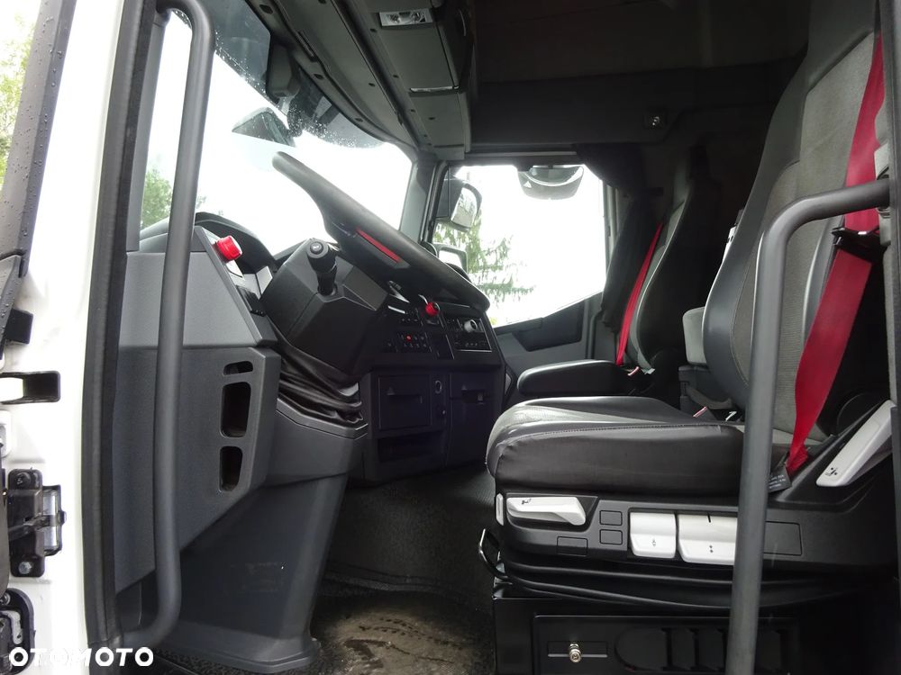 Renault GAMA T 430 ADR - 13