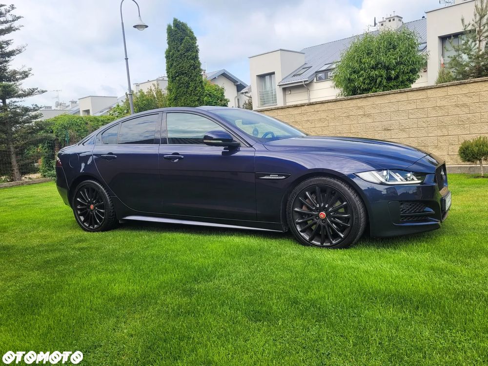 Jaguar XE 2.0 T R-Sport - 17