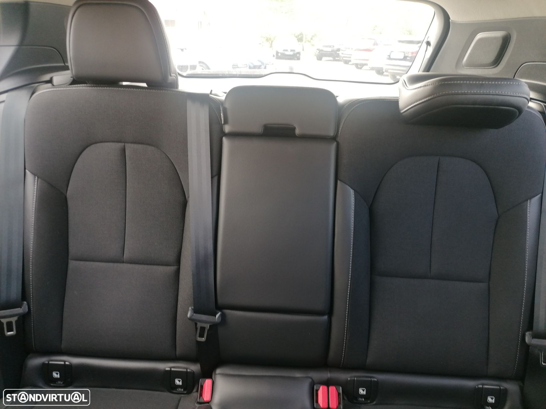 Volvo XC 40 2.0 D3 Momentum Plus - 26