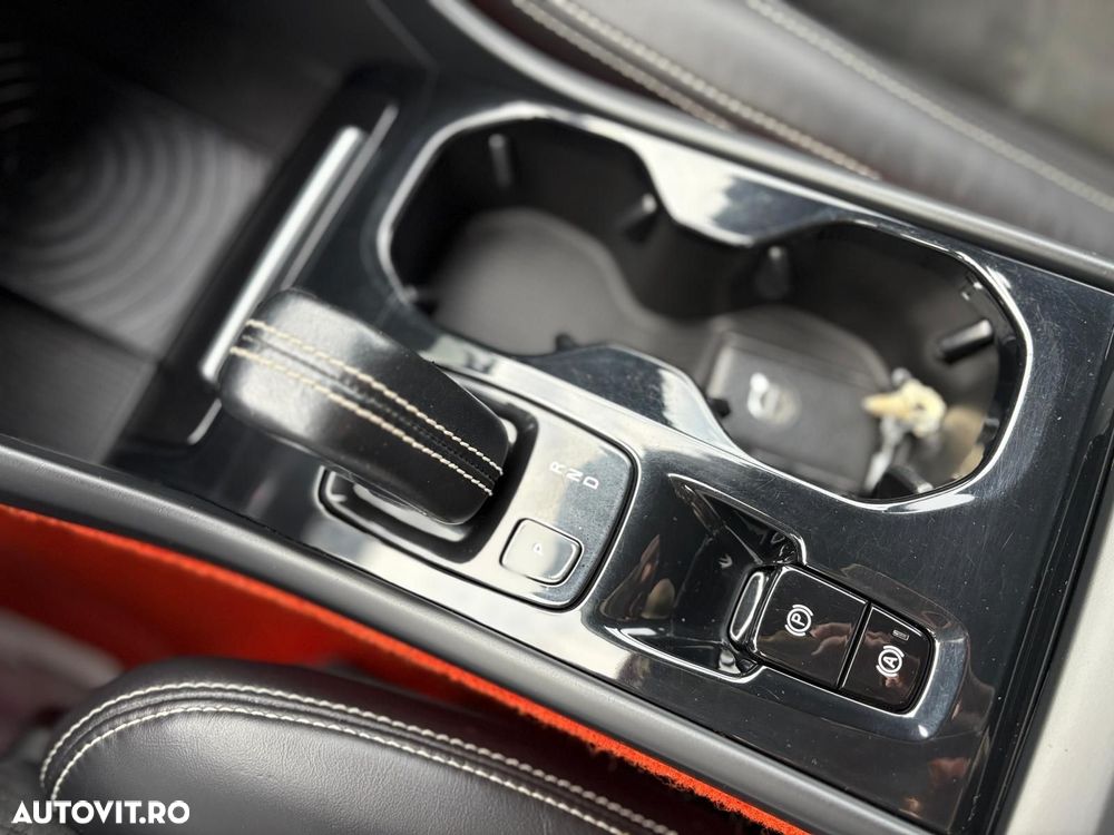 Volvo XC 40 D4 AWD Geartronic R-Design - 11