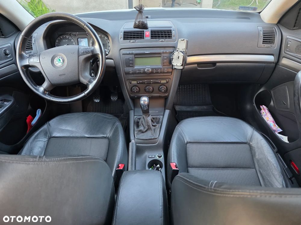Skoda Octavia 2.0 FSI Elegance - 10