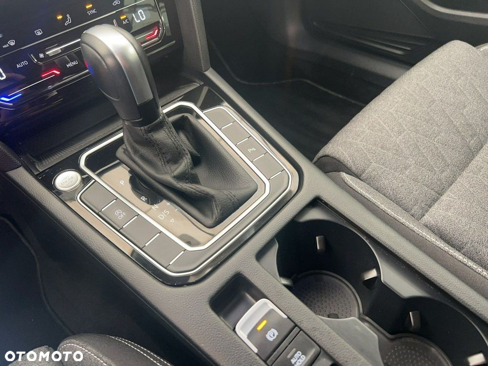 Volkswagen Passat - 18