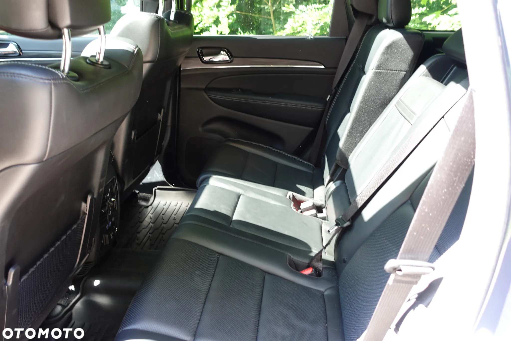 Jeep Grand Cherokee - 23