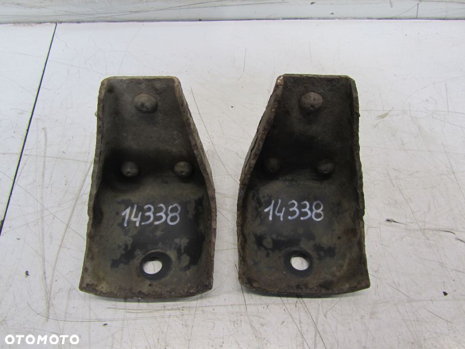 iveco daily 99-14r łapa uchwyt ramy zabudowy 2szt - 1