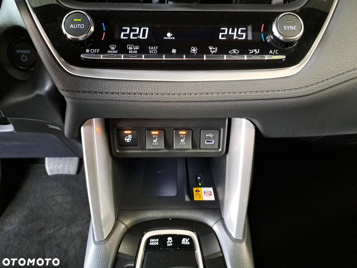 Toyota Corolla Cross 2.0 Hybrid Executive AWD - 27