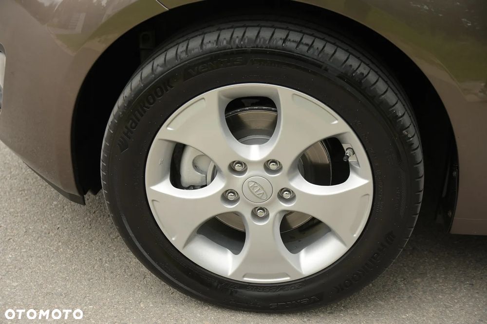 Kia Venga - 38