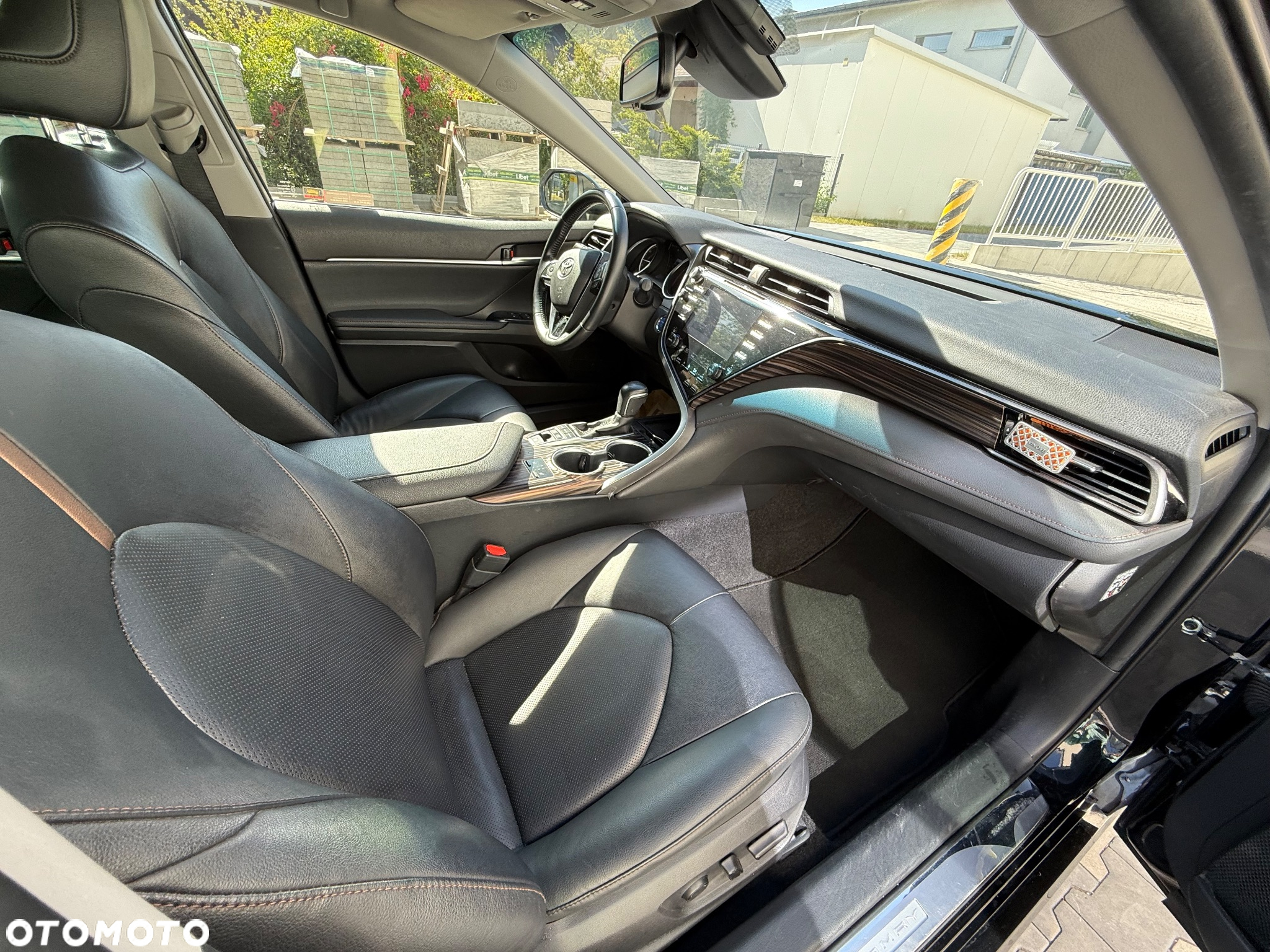 Toyota Camry 2.5 Hybrid Executive CVT - 16