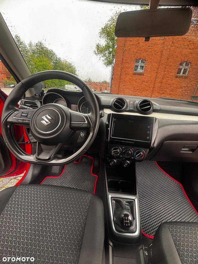 Suzuki Swift 1.2 Premium Plus - 5