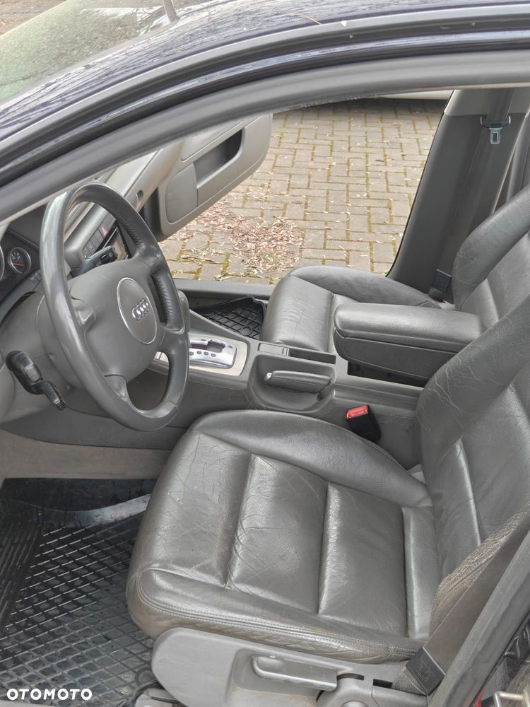 Audi A4 Limousine - 10