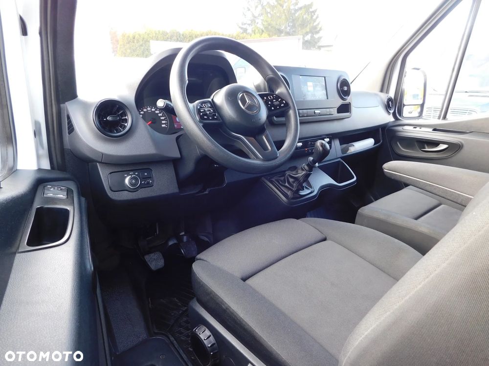 Mercedes-Benz Sprinter - 6