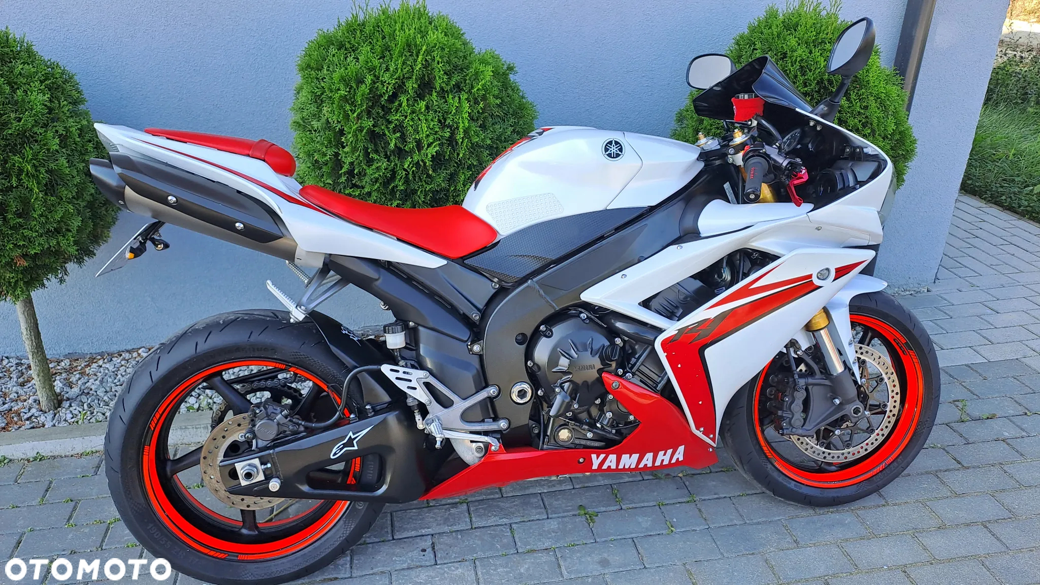 Yamaha R1 - 4