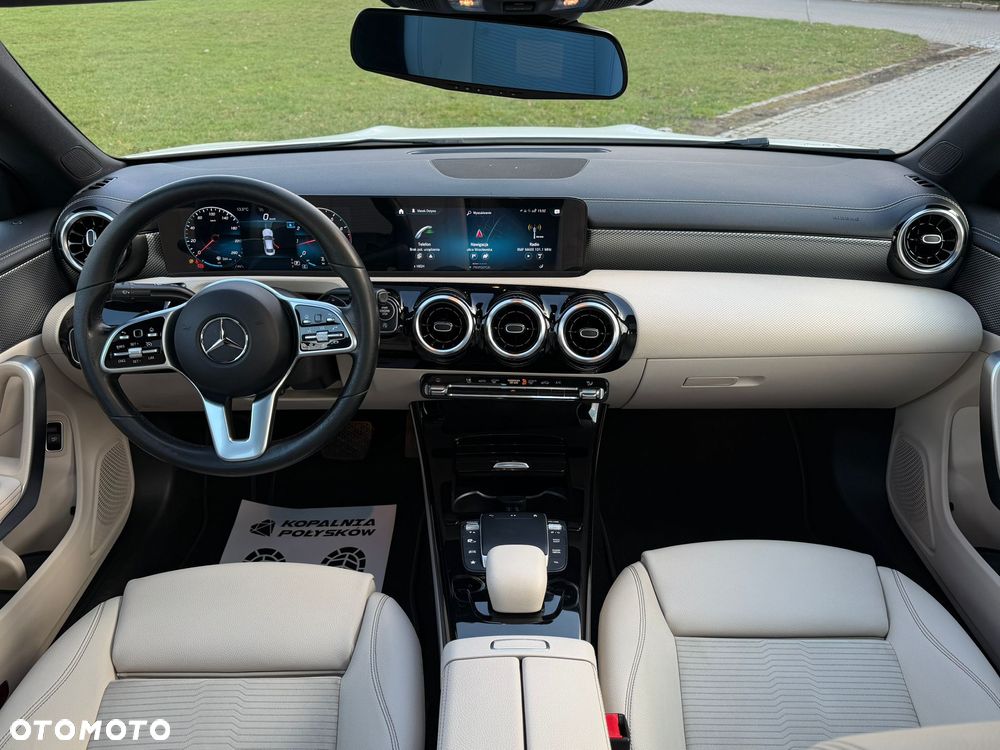 Mercedes-Benz CLA 180 Progressive 7G-DCT - 9
