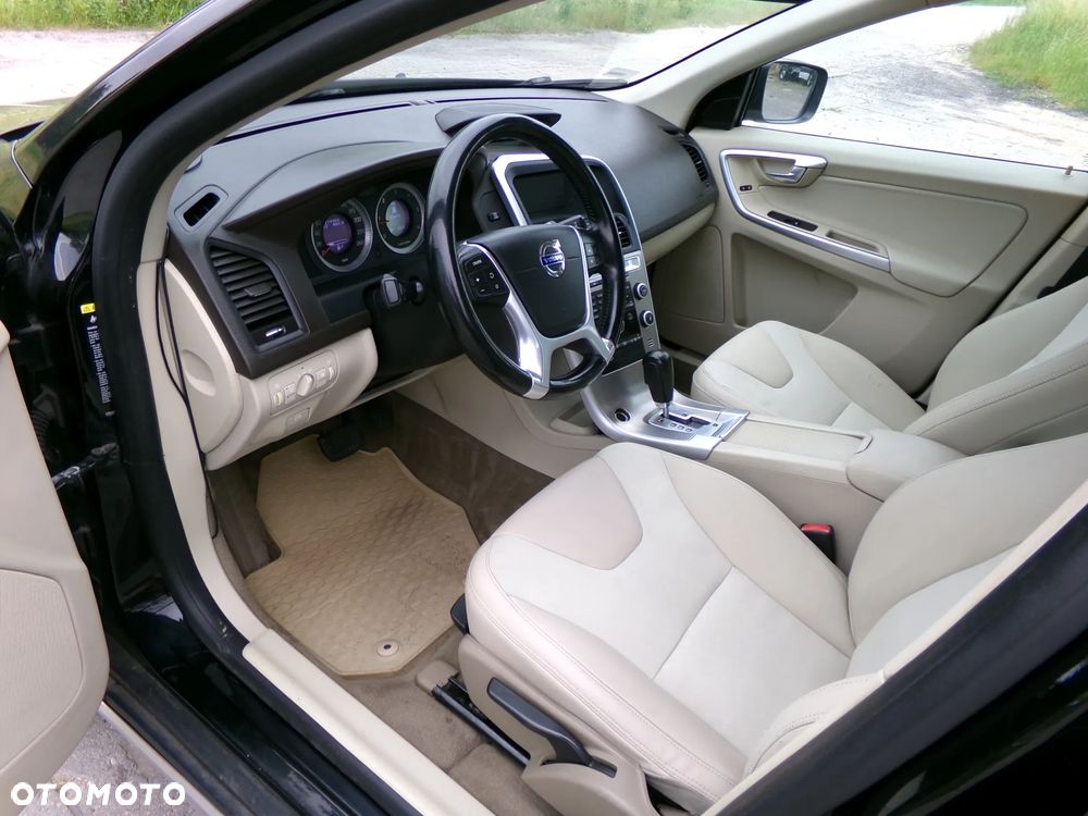 Volvo XC 60 D5 AWD Momentum - 2