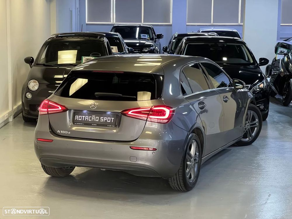 Mercedes-Benz A 180 d Progressive Aut. — fotografia 4