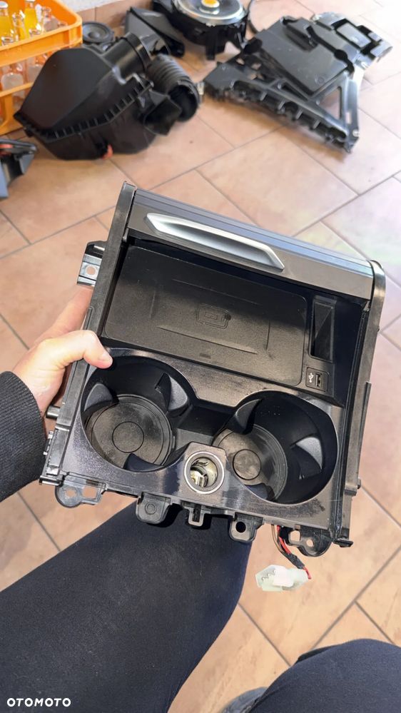 BMW X3 G01 X4 G02 UCHWYT NA KUBKI SCHOWEK ŁADOWARKA 9392685 - 2