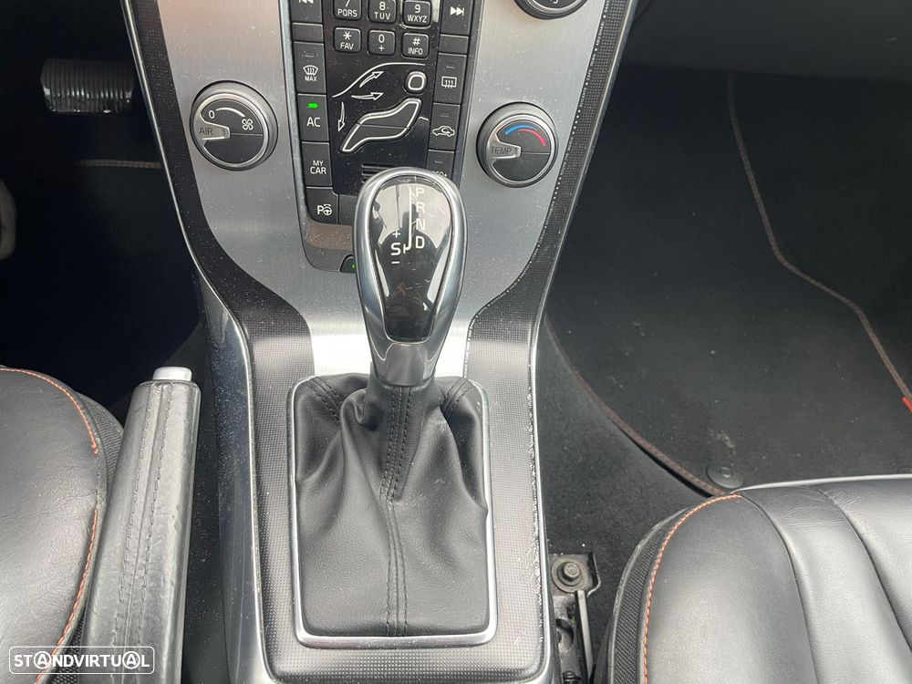 Volvo V40 Cross Country - 10