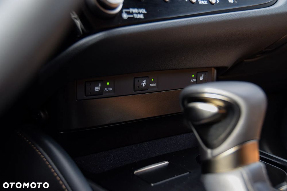 Lexus ES - 11