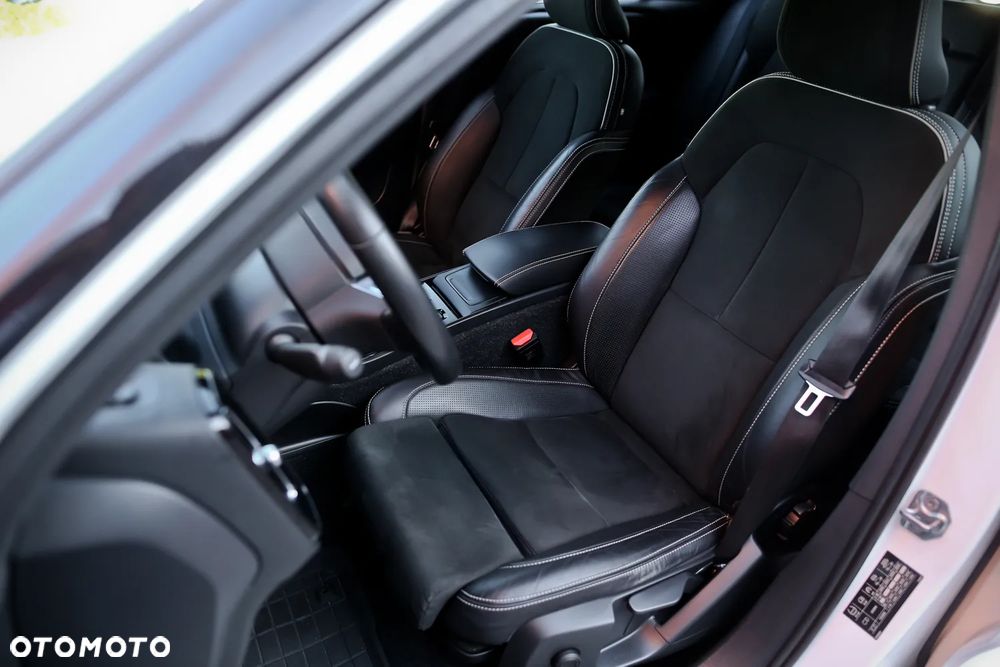 Volvo XC 40 D4 AWD Geartronic R-Design - 19