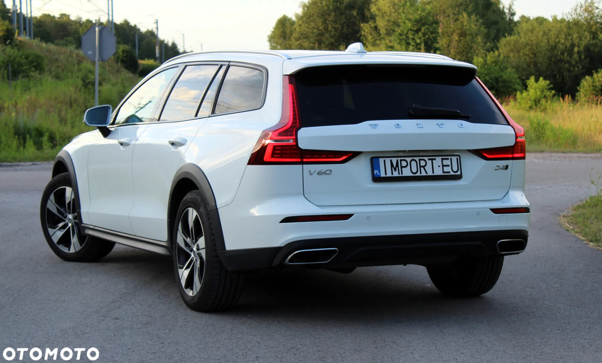 Volvo V60 Cross Country D4 AWD Geartronic Pro - 4