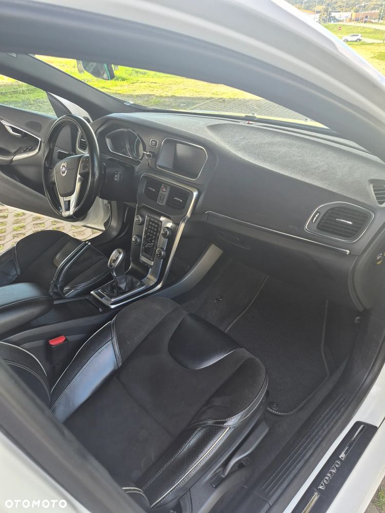 Volvo V40 D2 R-Design - 10