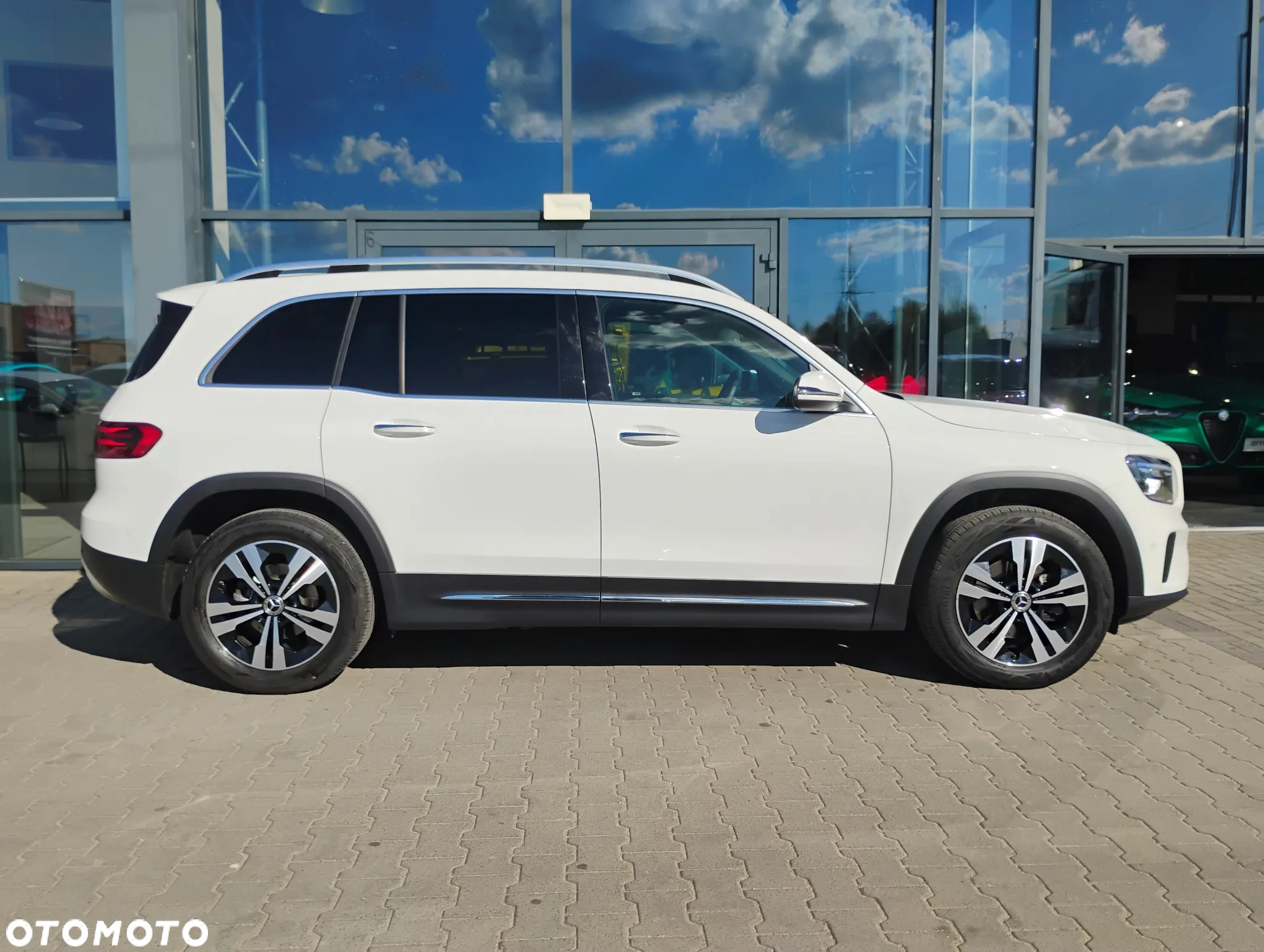 Mercedes-Benz GLB 200 Progressive 7G-DCT - 4
