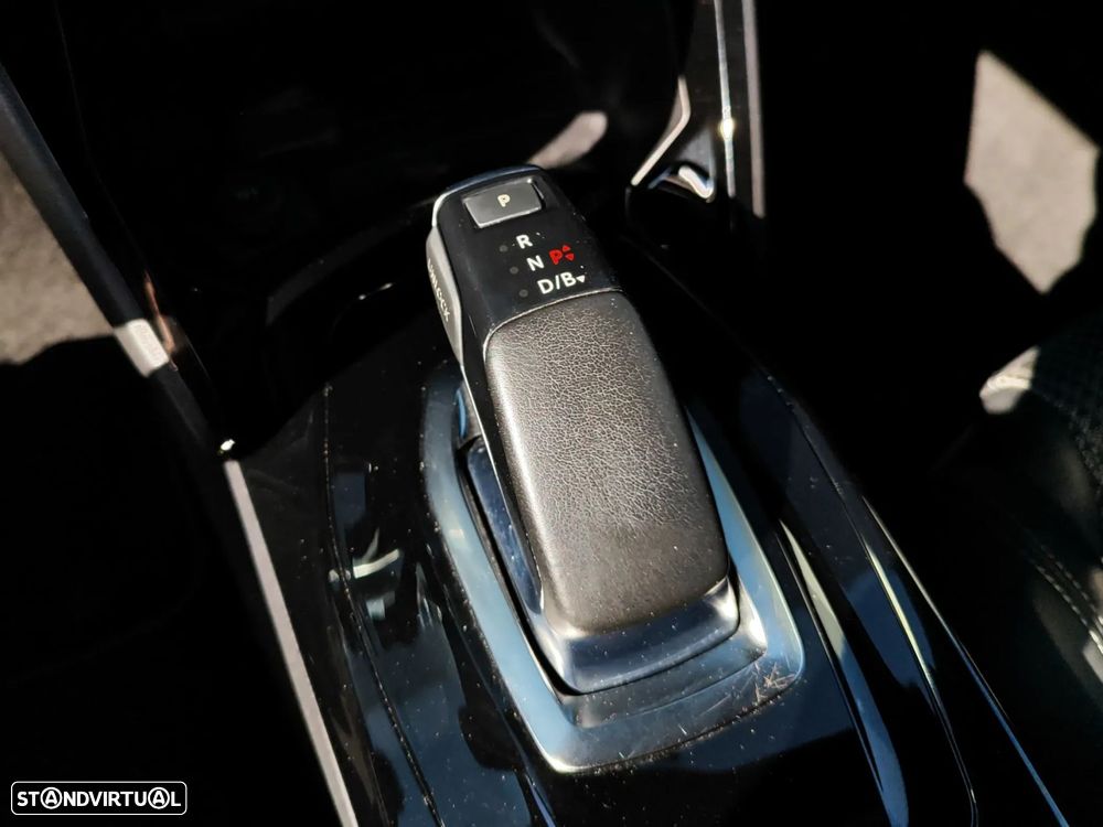 Peugeot e-2008 50 kWh GT - 29