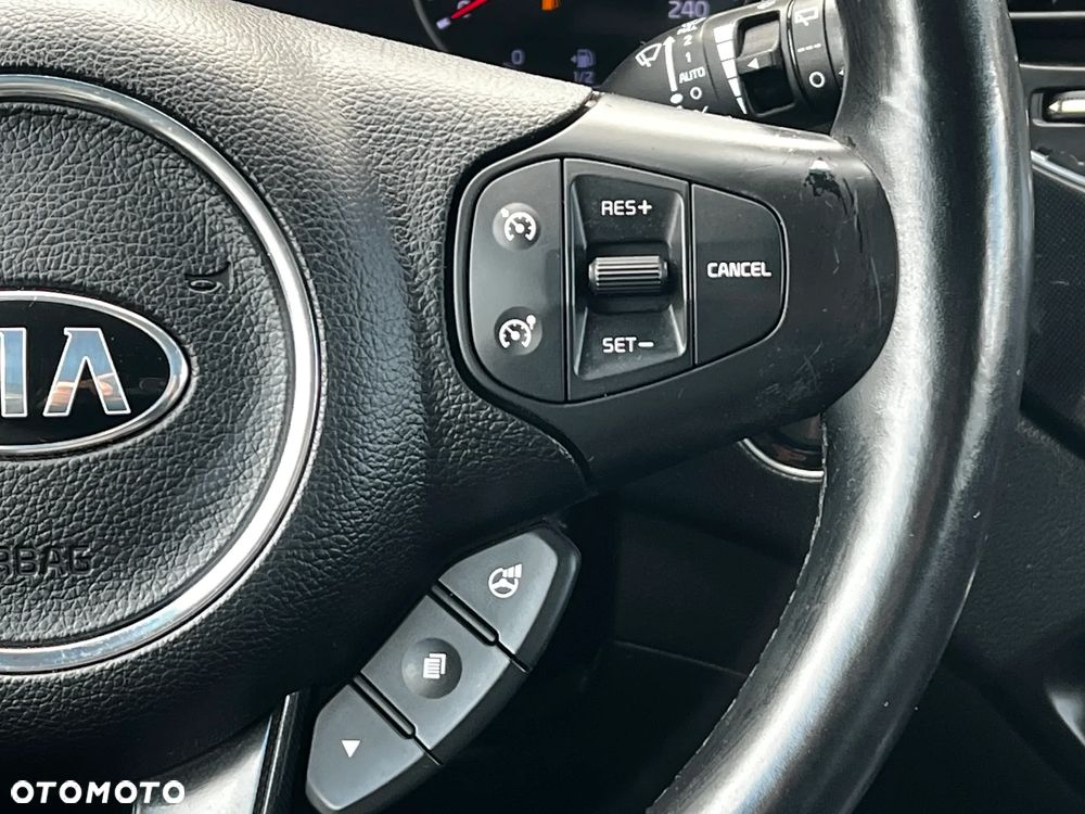 Kia Carens 1.7 CRDi XL 7os - 21