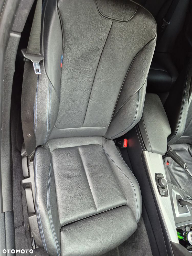 BMW Seria 3 320d xDrive M Sport - 12