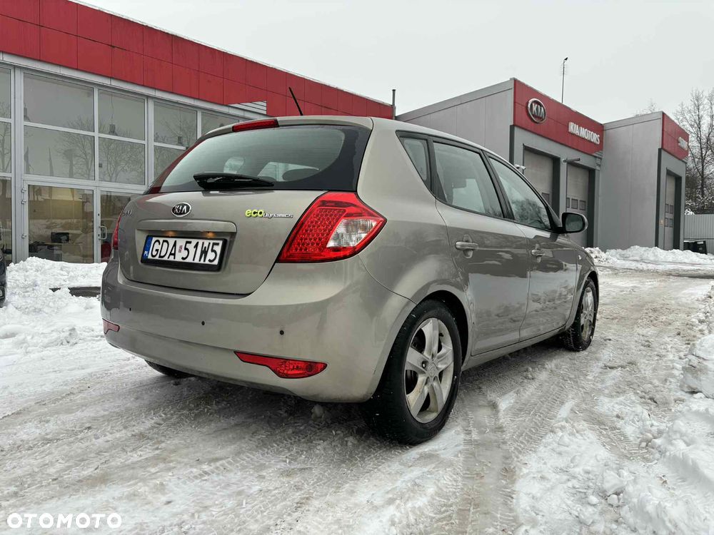 Kia Ceed - 6