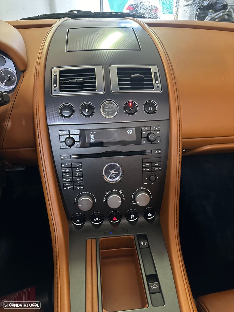 Aston Martin Vantage Roadster - 25