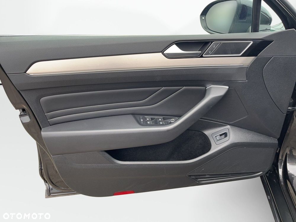Volkswagen Passat Variant 2.0 TSI Elegance DSG - 19
