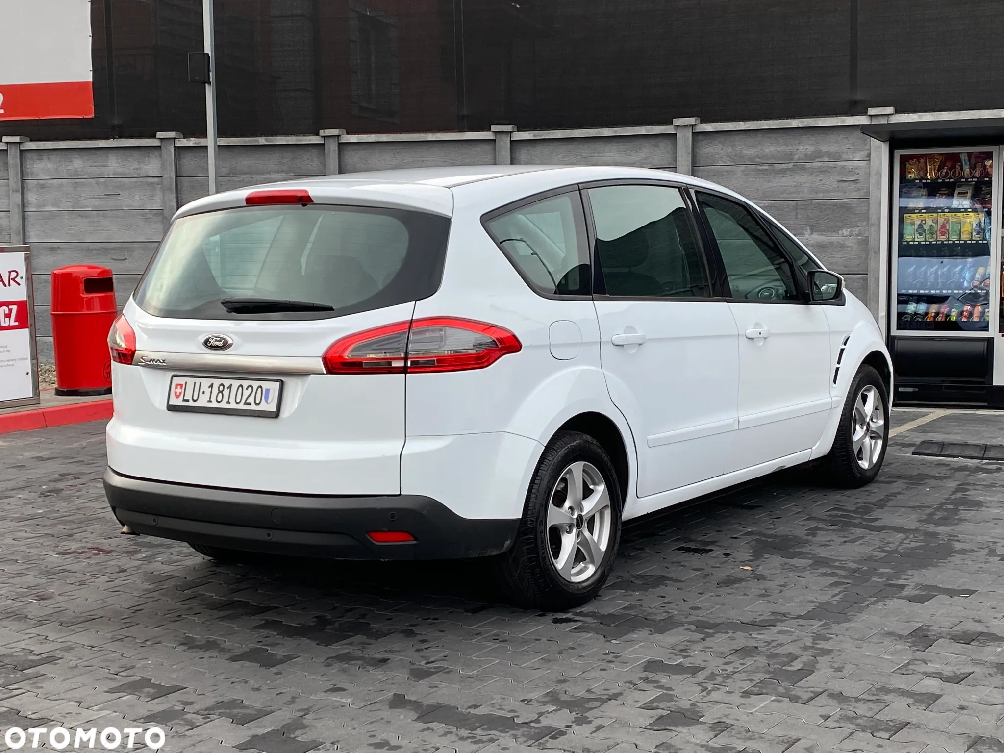 Ford S-Max - 11